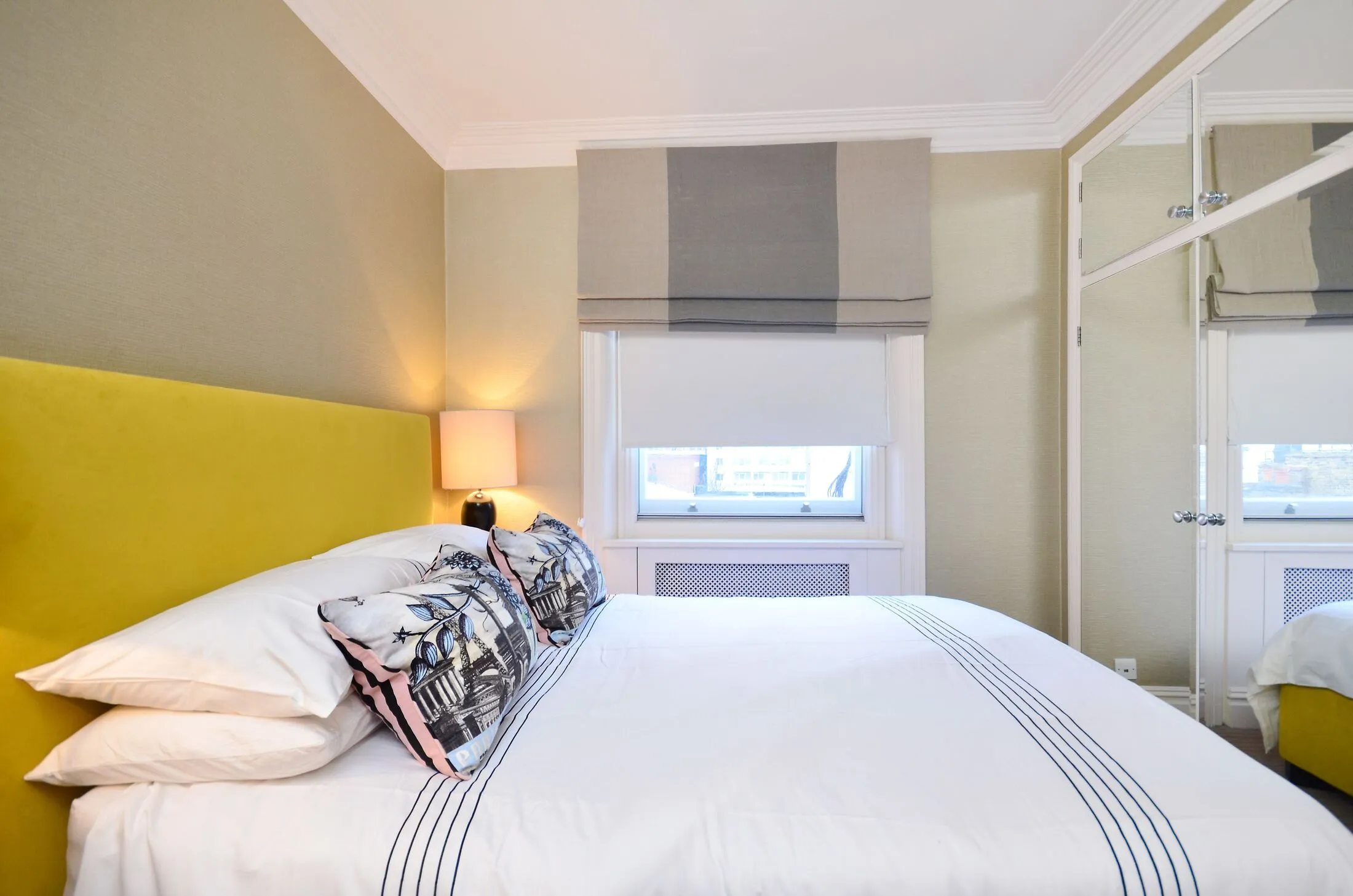 Flat Peel Street in Greater London