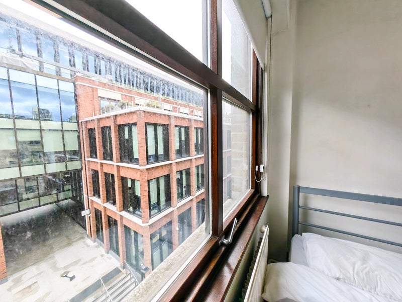 Room Brune Street in Greater London