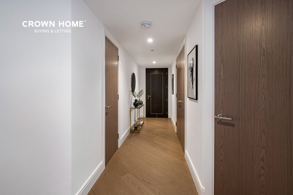 Flat Albert Embankment in Greater London