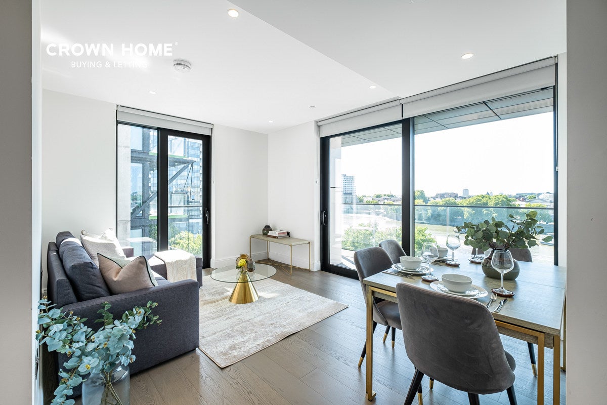 Flat Albert Embankment in Greater London