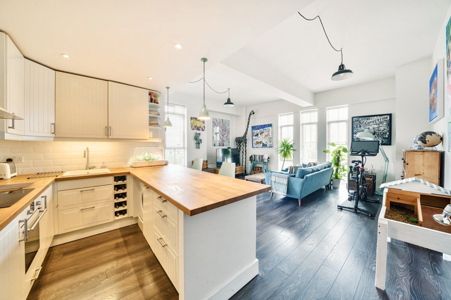 Flat Grange Road in Greater London
