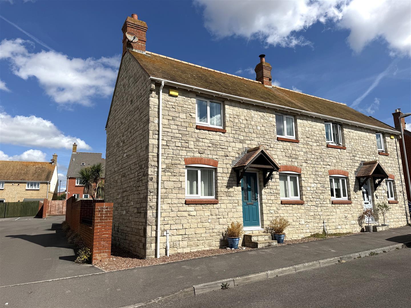 House Foxglove Way in Bridport