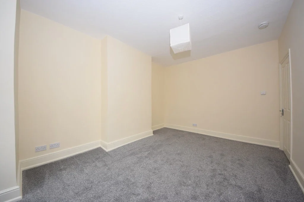 Flat Grange Avenue in Greater London