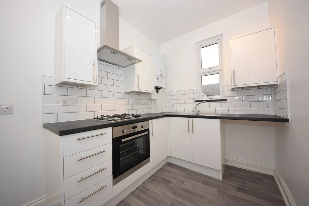 Flat Grange Avenue in Greater London