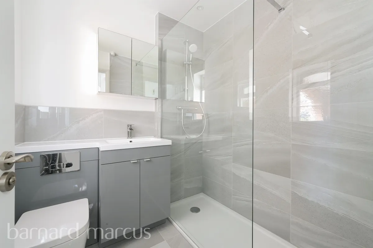 Flat Springfield Place in Greater London