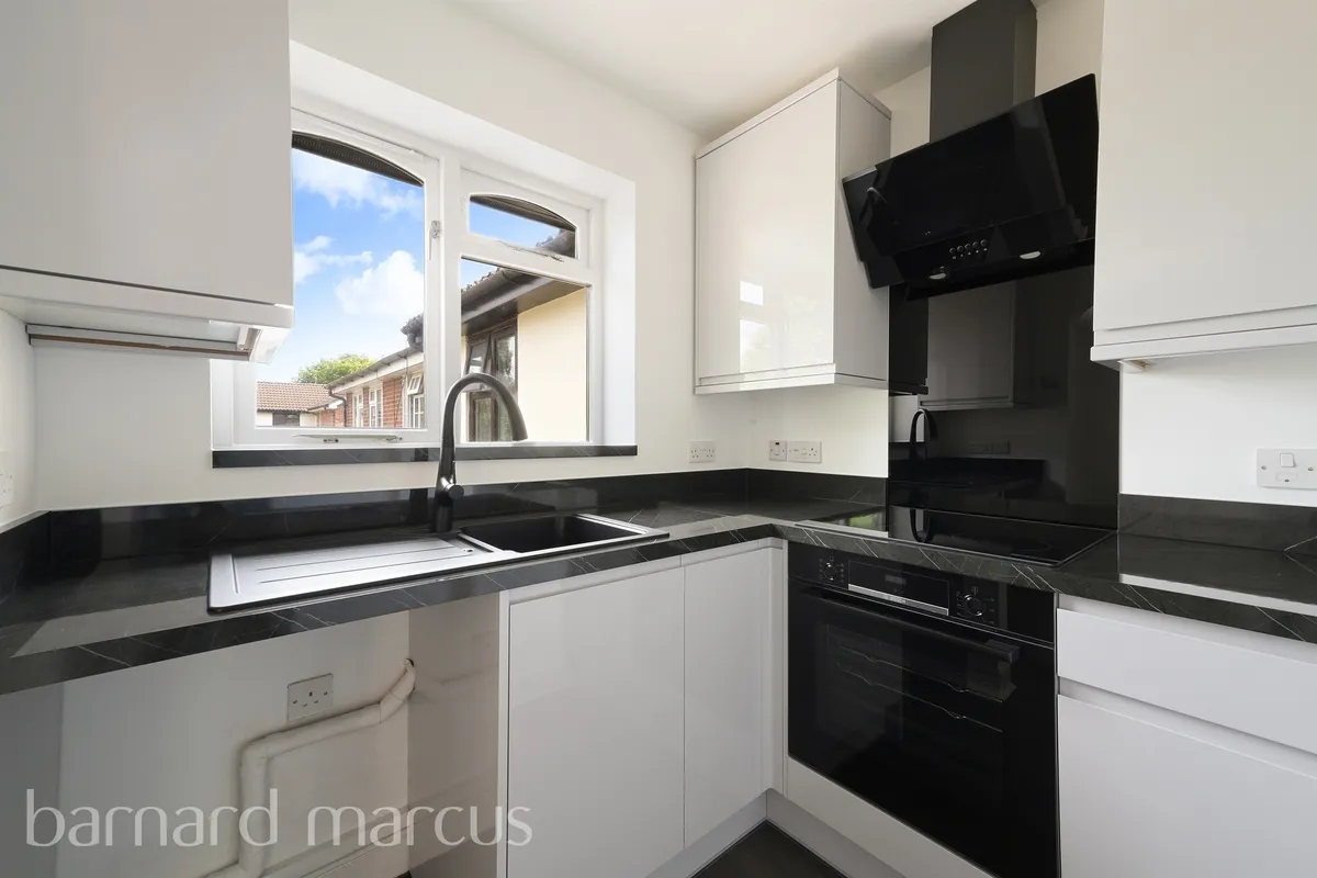 Flat Springfield Place in Greater London