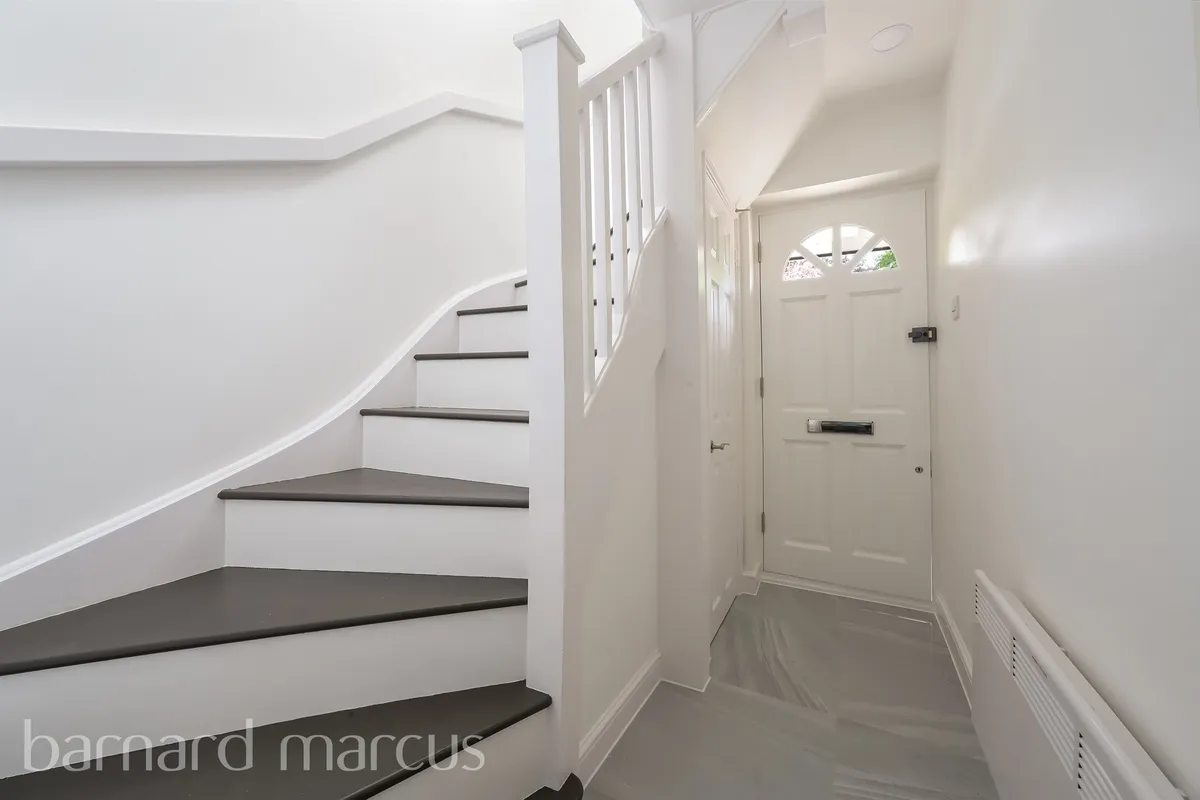 Flat Springfield Place in Greater London