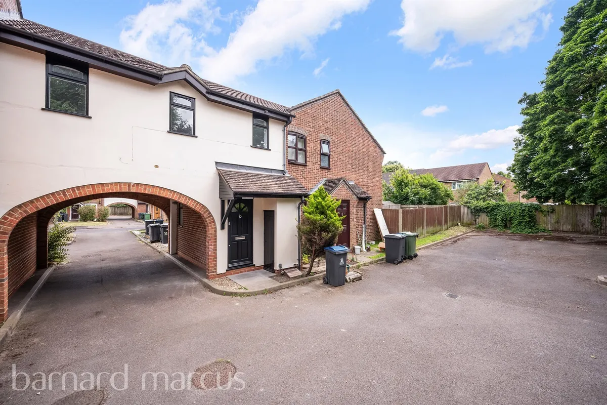 Flat Springfield Place in Greater London