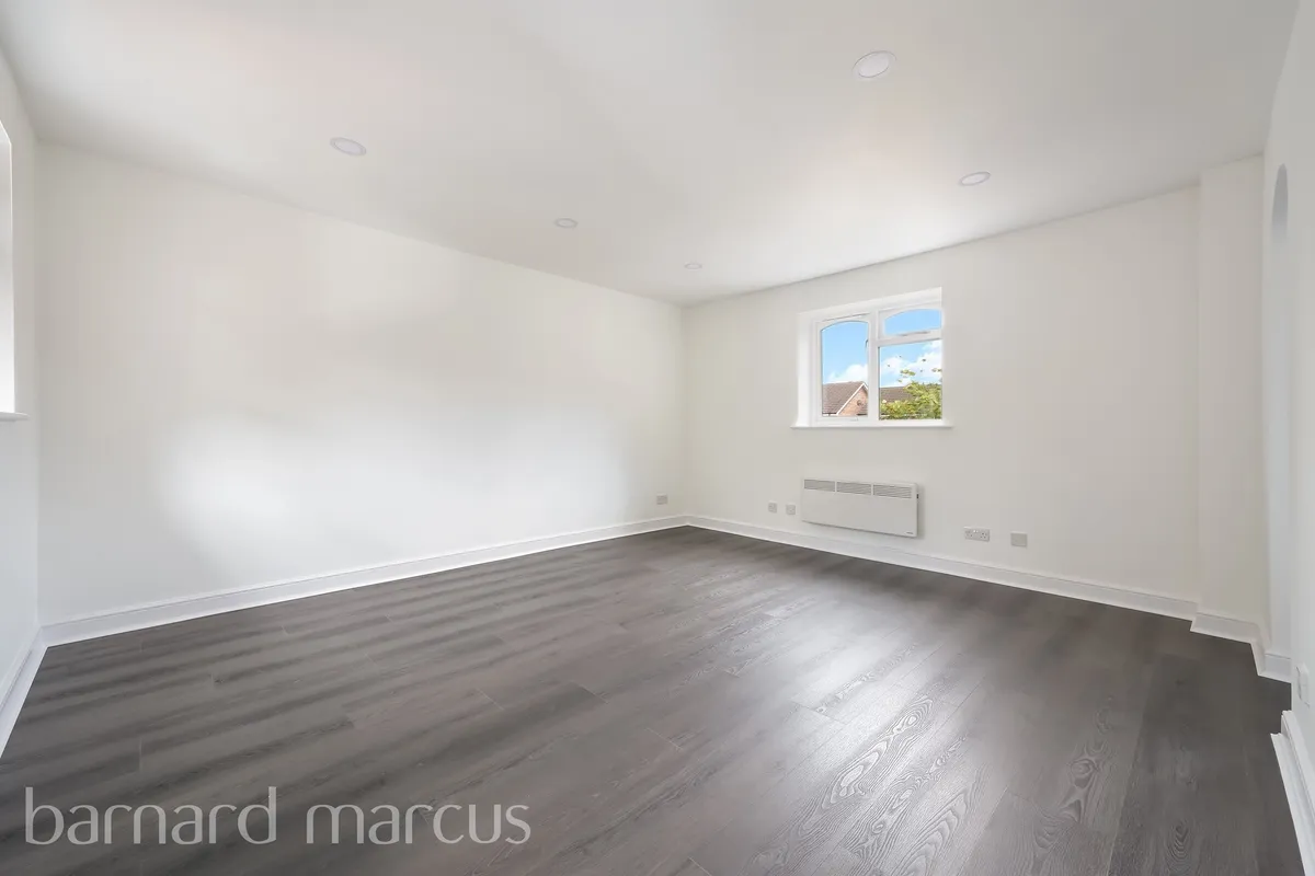 Flat Springfield Place in Greater London