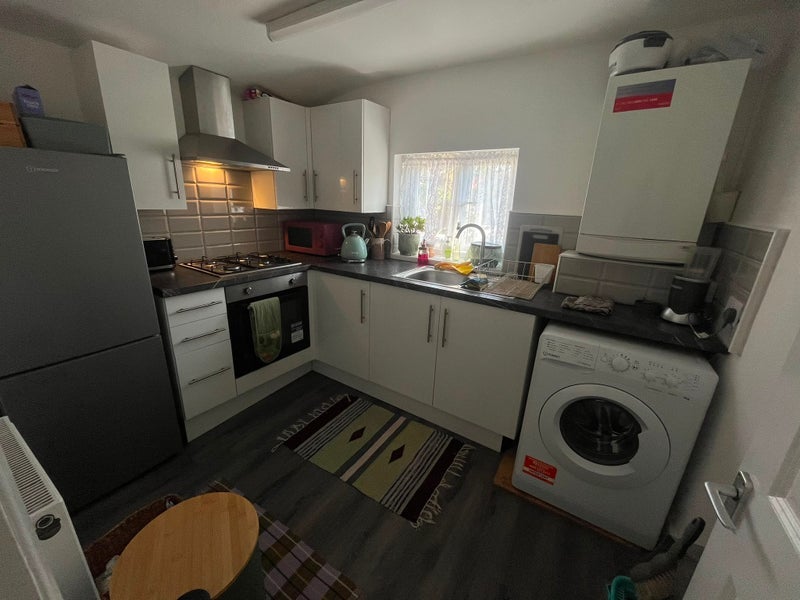 Room Lyttleton Road in Greater London