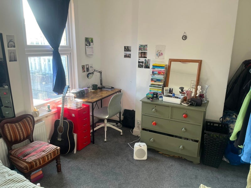 Room Lyttleton Road in Greater London
