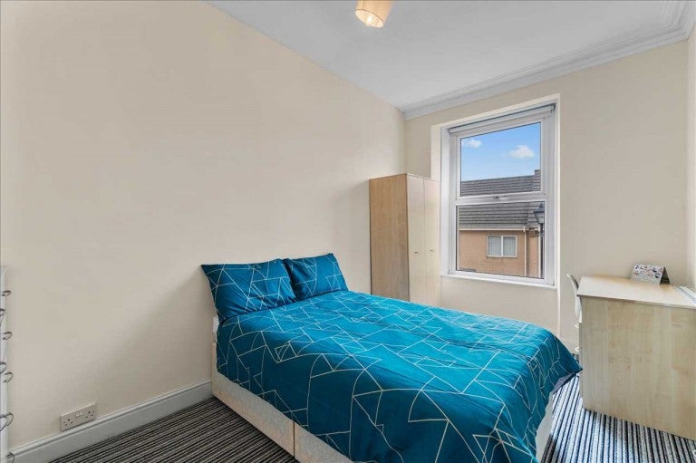 Flat Clifton Place in Plymouth