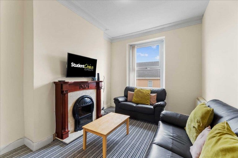 Flat Clifton Place in Plymouth