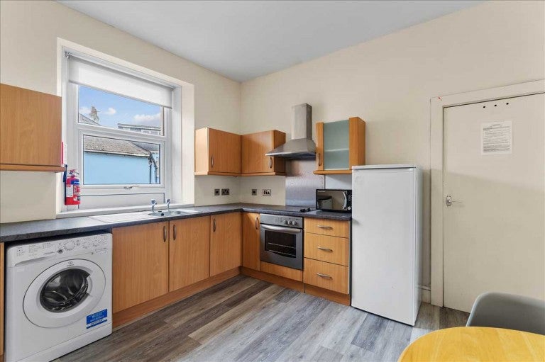 Flat Clifton Place in Plymouth