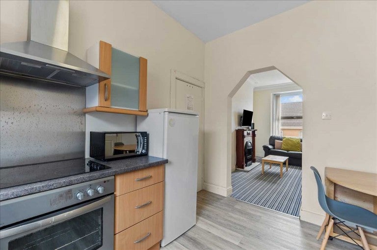 Flat Clifton Place in Plymouth