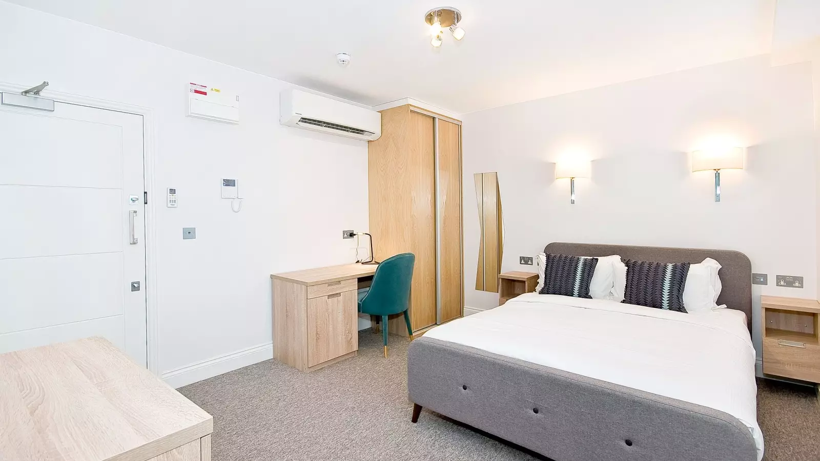 Flat Essex Street in City of Westminster