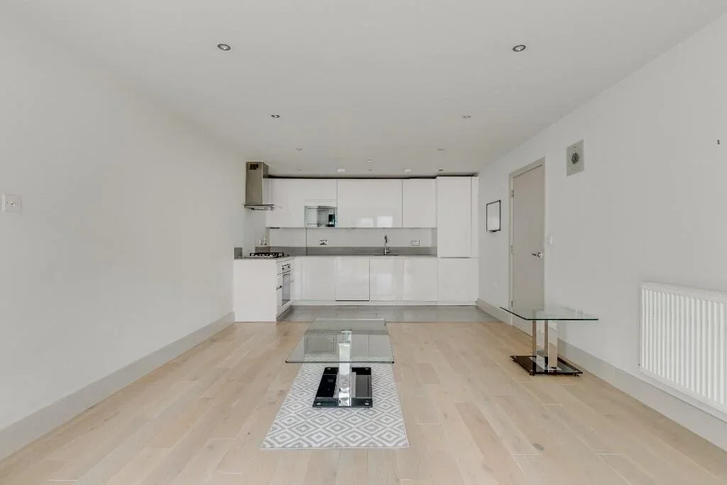 Flat Gipsy Road in Greater London