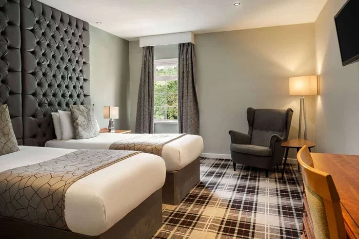 Room Coedcae Road in Trehafod