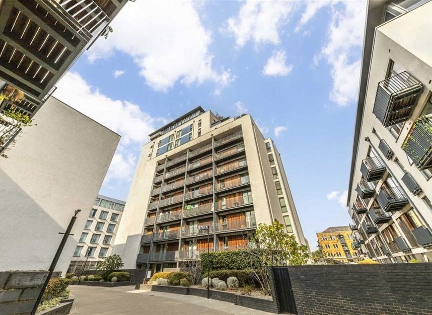 Flat City Walk in Greater London