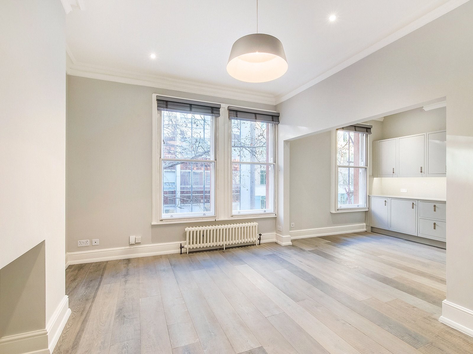 Flat Monmouth Street in Greater London
