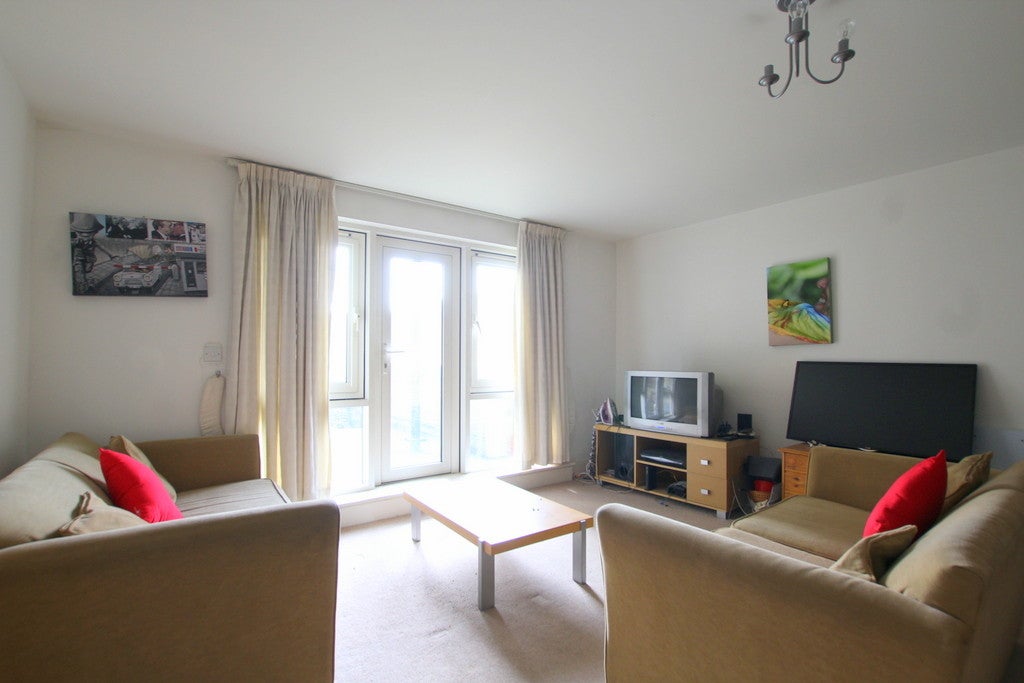 Flat Montague Road in Greater London