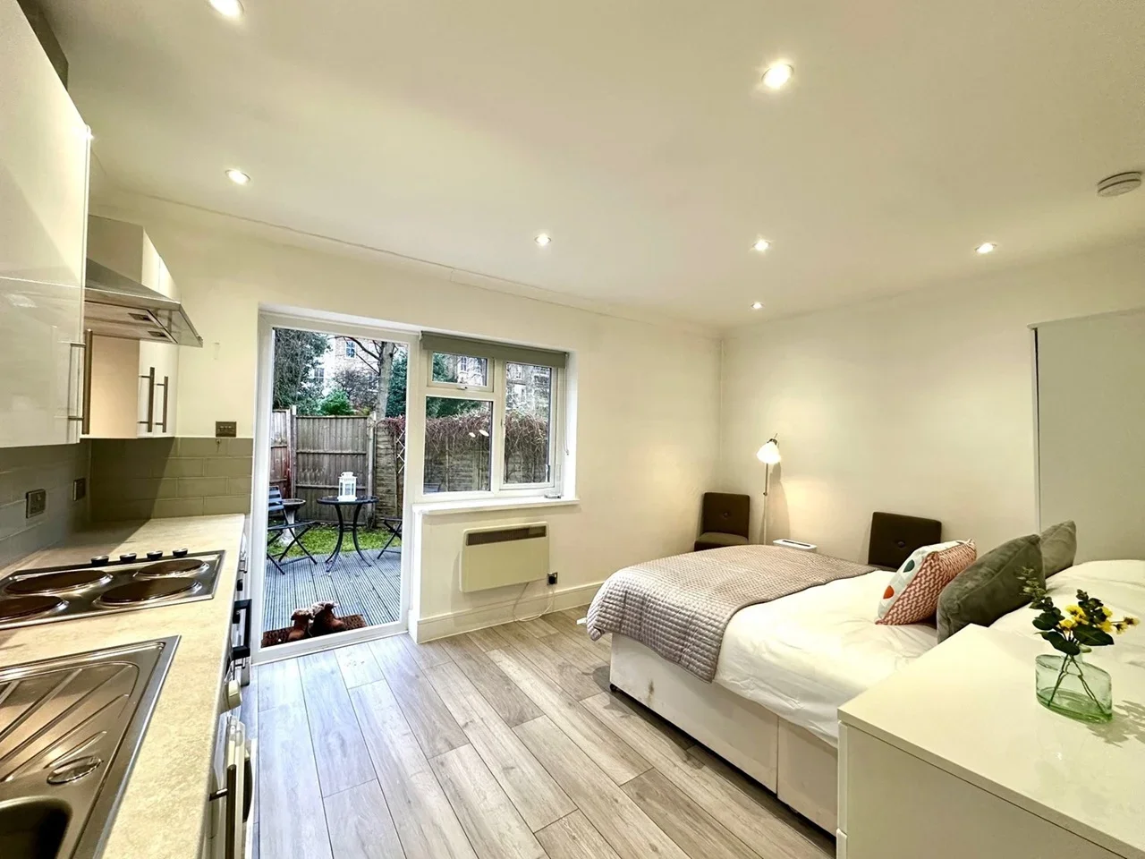Flat Aberdare Gardens in Greater London
