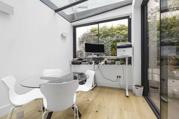 Flat Ennismore Gardens in City of Westminster