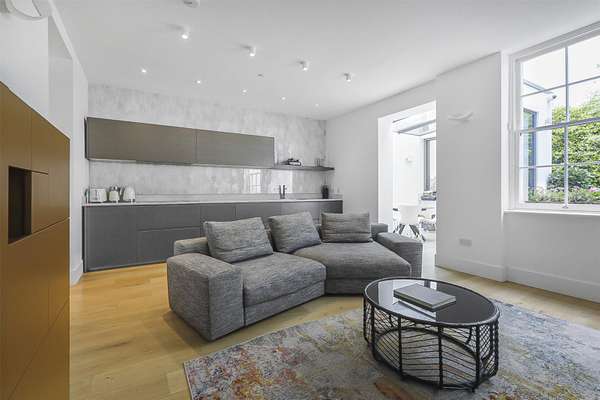 Flat Ennismore Gardens in City of Westminster