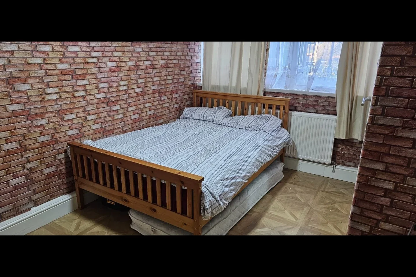 Room Garratt Lane in Greater London