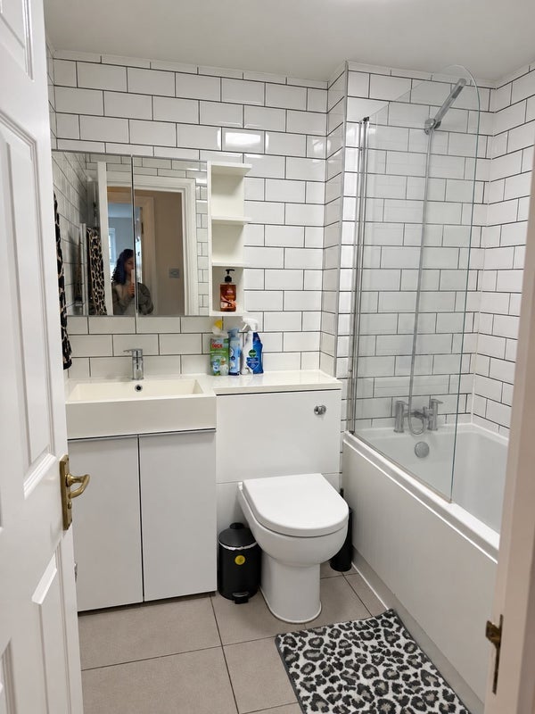 Room Sydenham Avenue in Greater London