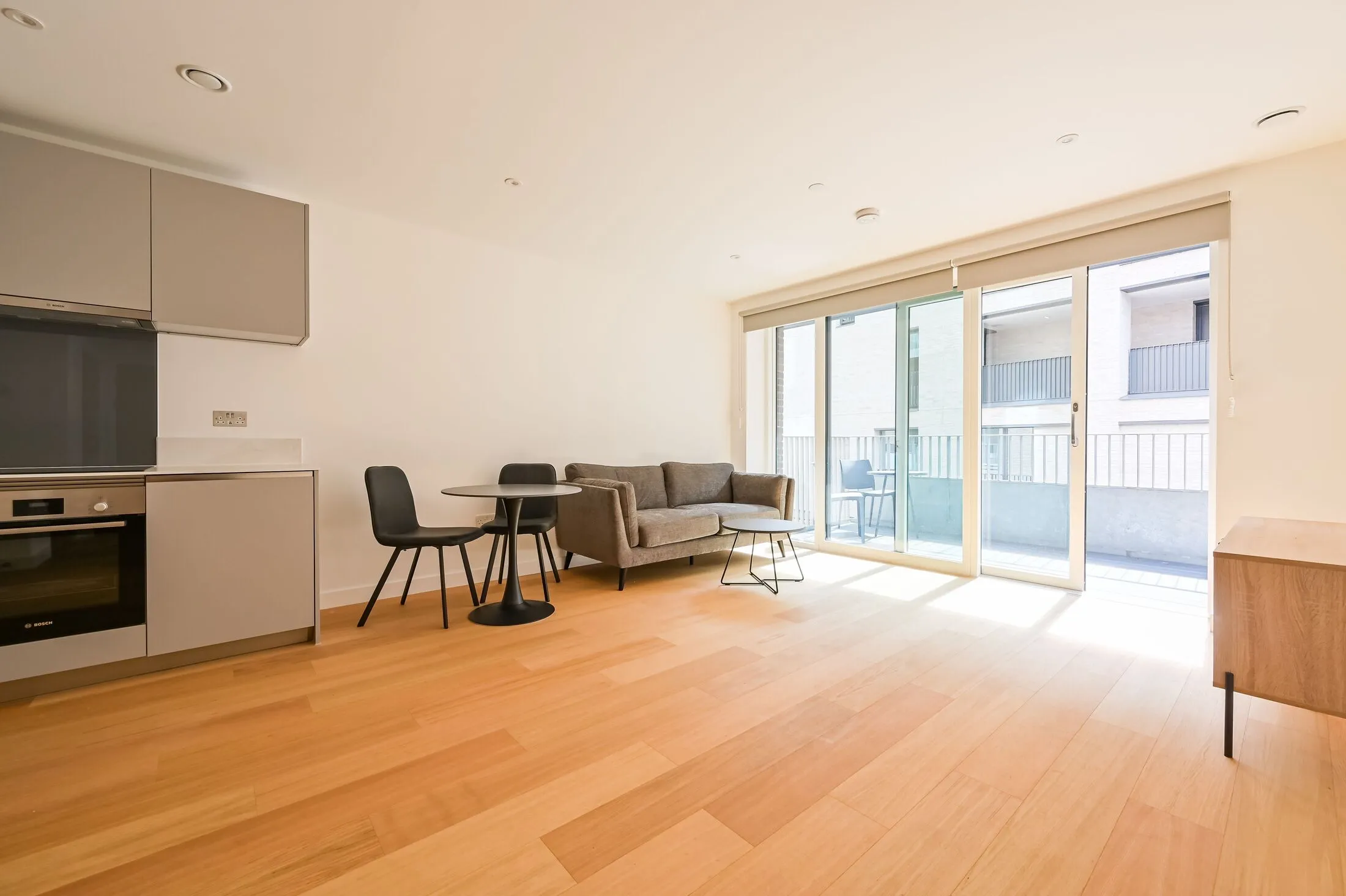 Flat Hale Wharf in Greater London