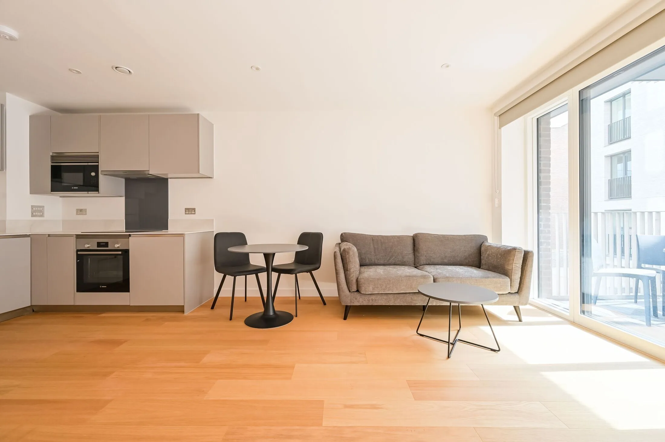 Flat Hale Wharf in Greater London