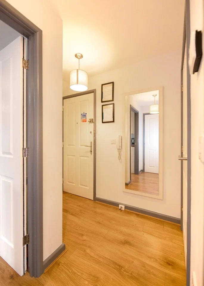Flat Bassett Avenue in Southampton