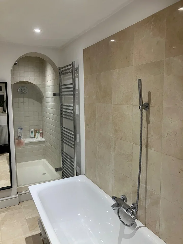 Room Leavesden Road in Watford