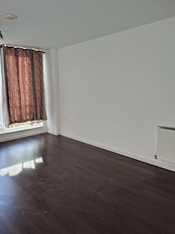 Flat Lankaster Gardens in Greater London