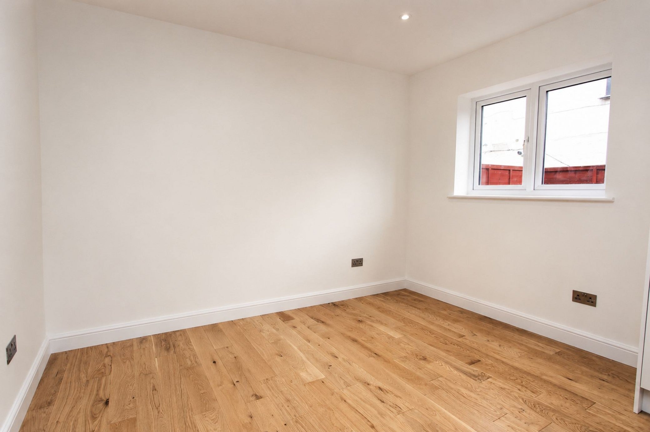 Flat Hoppers Road in Greater London