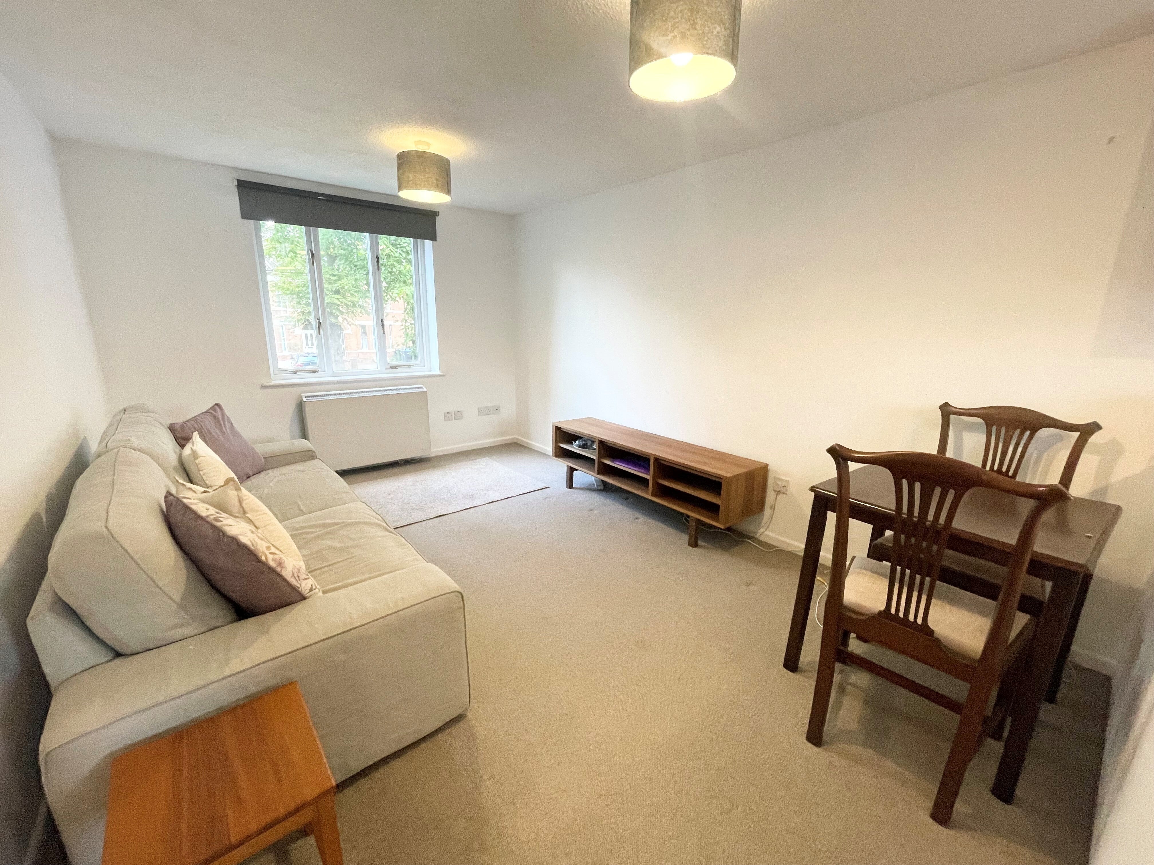 Flat Gundry Close in Royal Leamington Spa