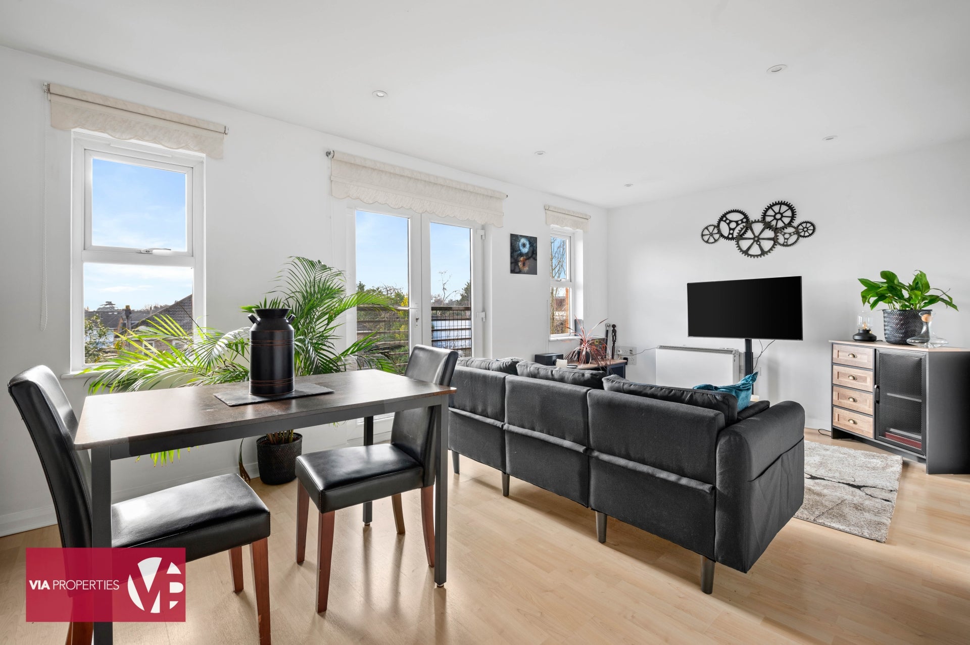 Flat Elpin Court in Hoddesdon
