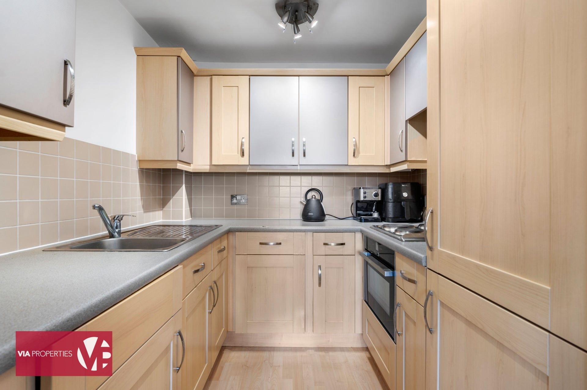 Flat Elpin Court in Hoddesdon
