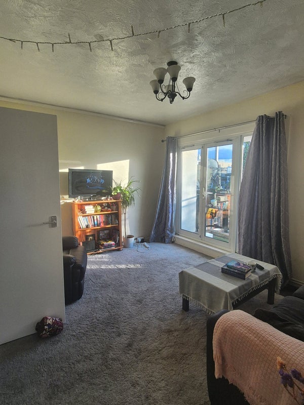 Room Denmark Road in Greater London
