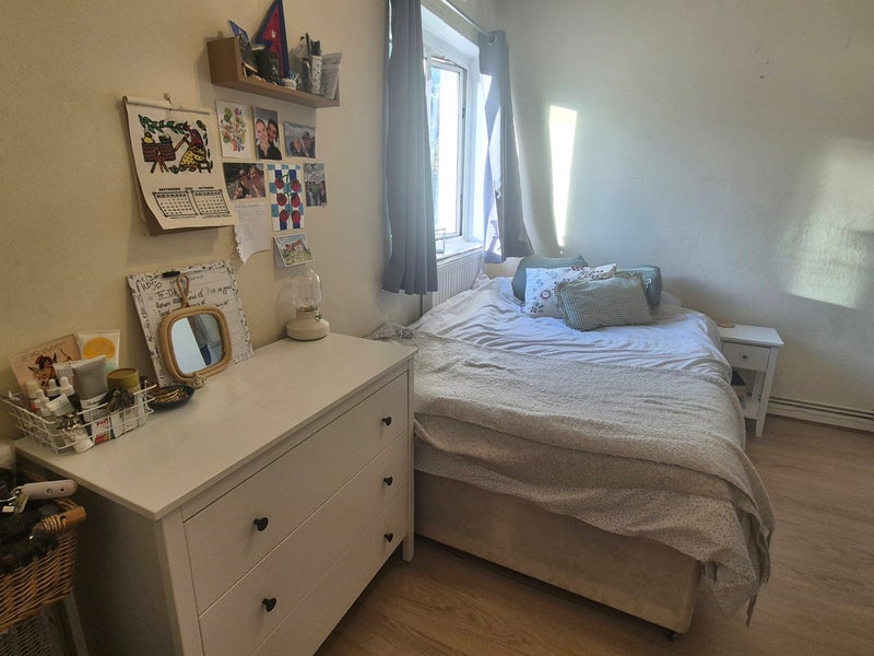 Room Denmark Road in Greater London