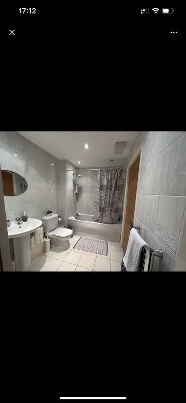 Room Carisbrooke Road in Leeds