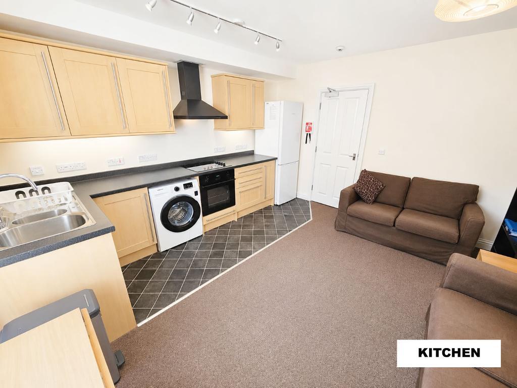 Room Lower Cheltenham Place in Bristol