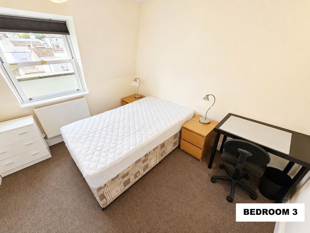 Room Lower Cheltenham Place in Bristol