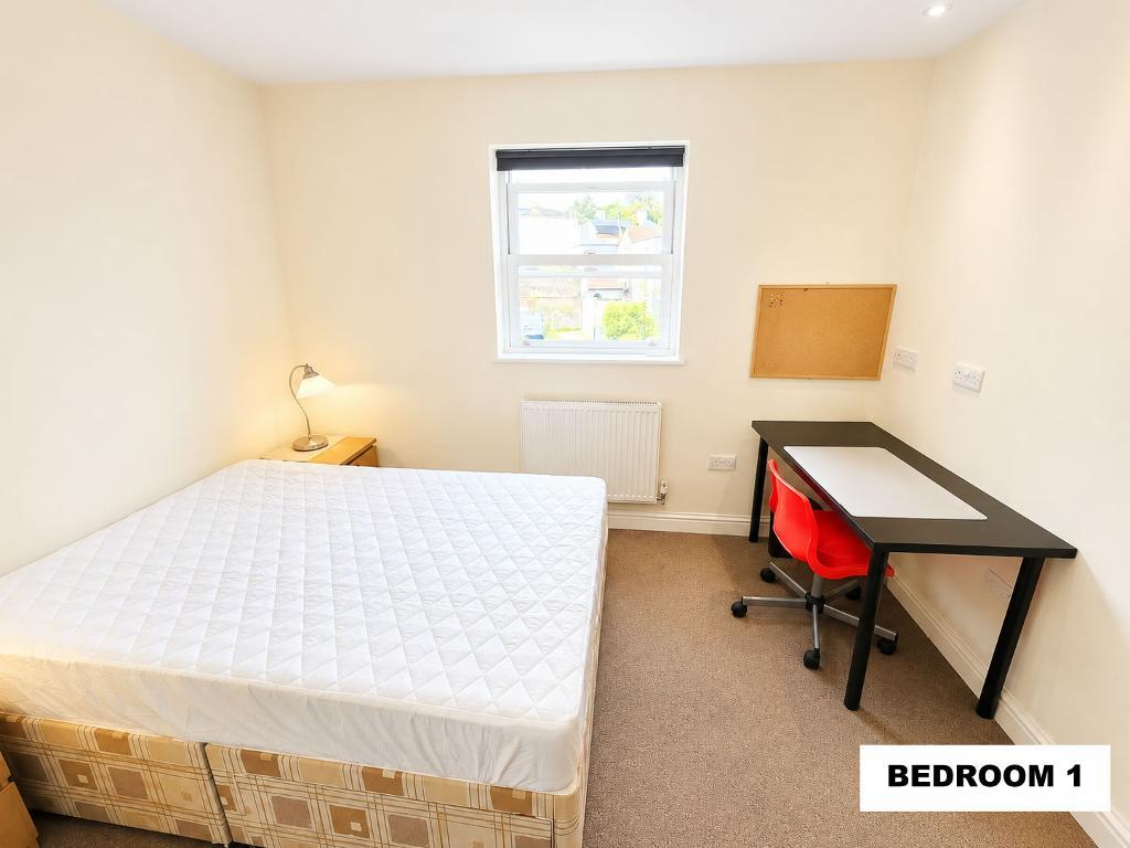 Room Lower Cheltenham Place in Bristol