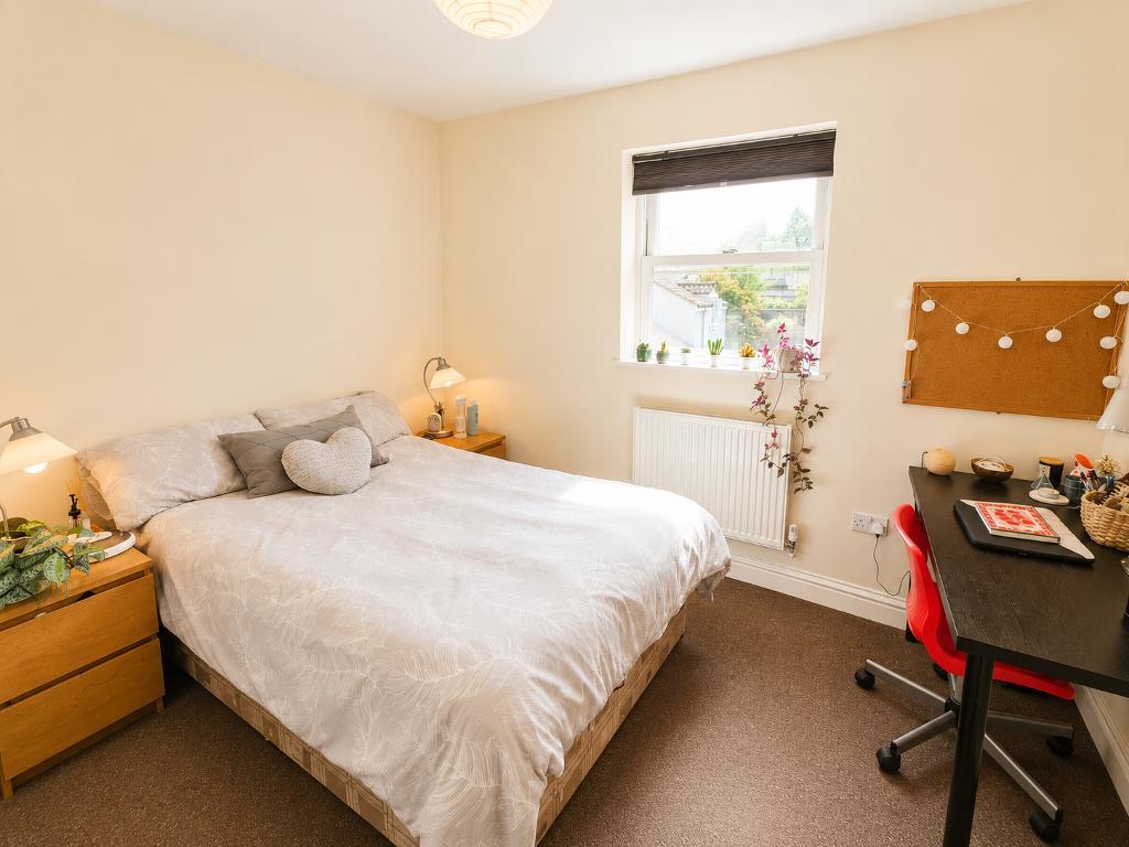 Flat Cheltenham Road in Bristol