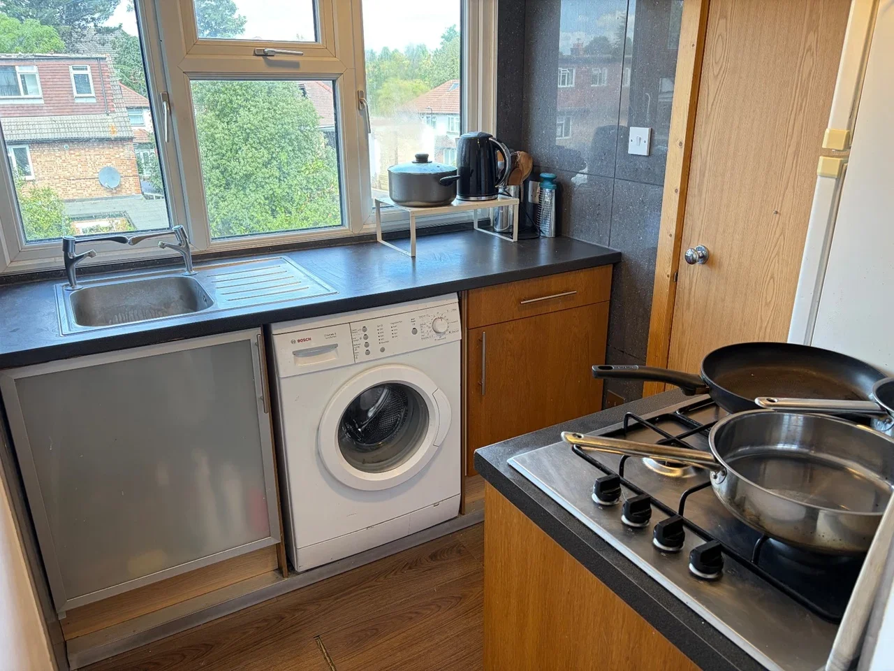 Flat Gunnersbury Crescent in Greater London