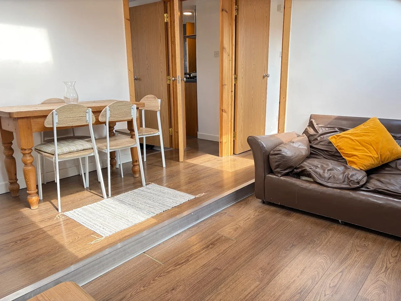 Flat Gunnersbury Crescent in Greater London