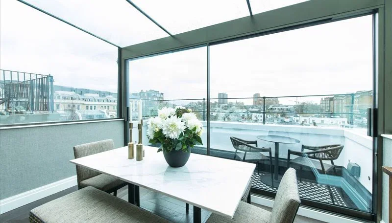 Flat Prince of Wales Terrace in London
