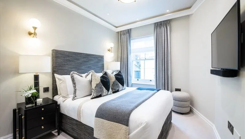 Flat Prince of Wales Terrace in London